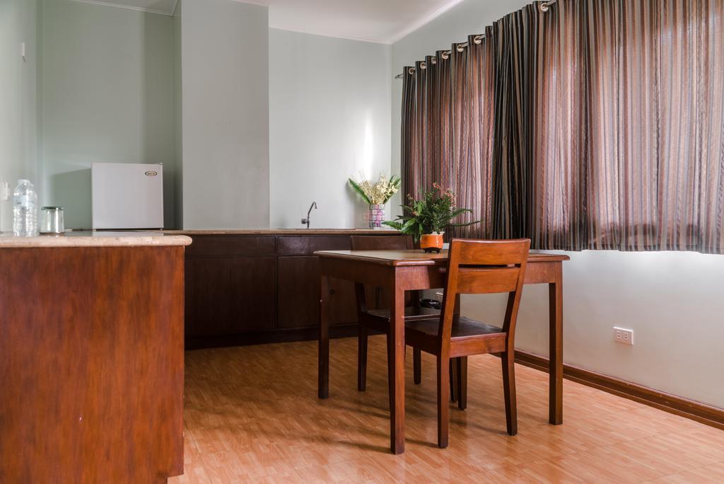 Oftana Suites Mandaue City Eksteriør bilde