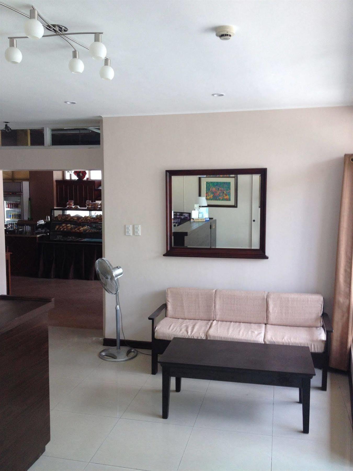 Oftana Suites Mandaue City Eksteriør bilde