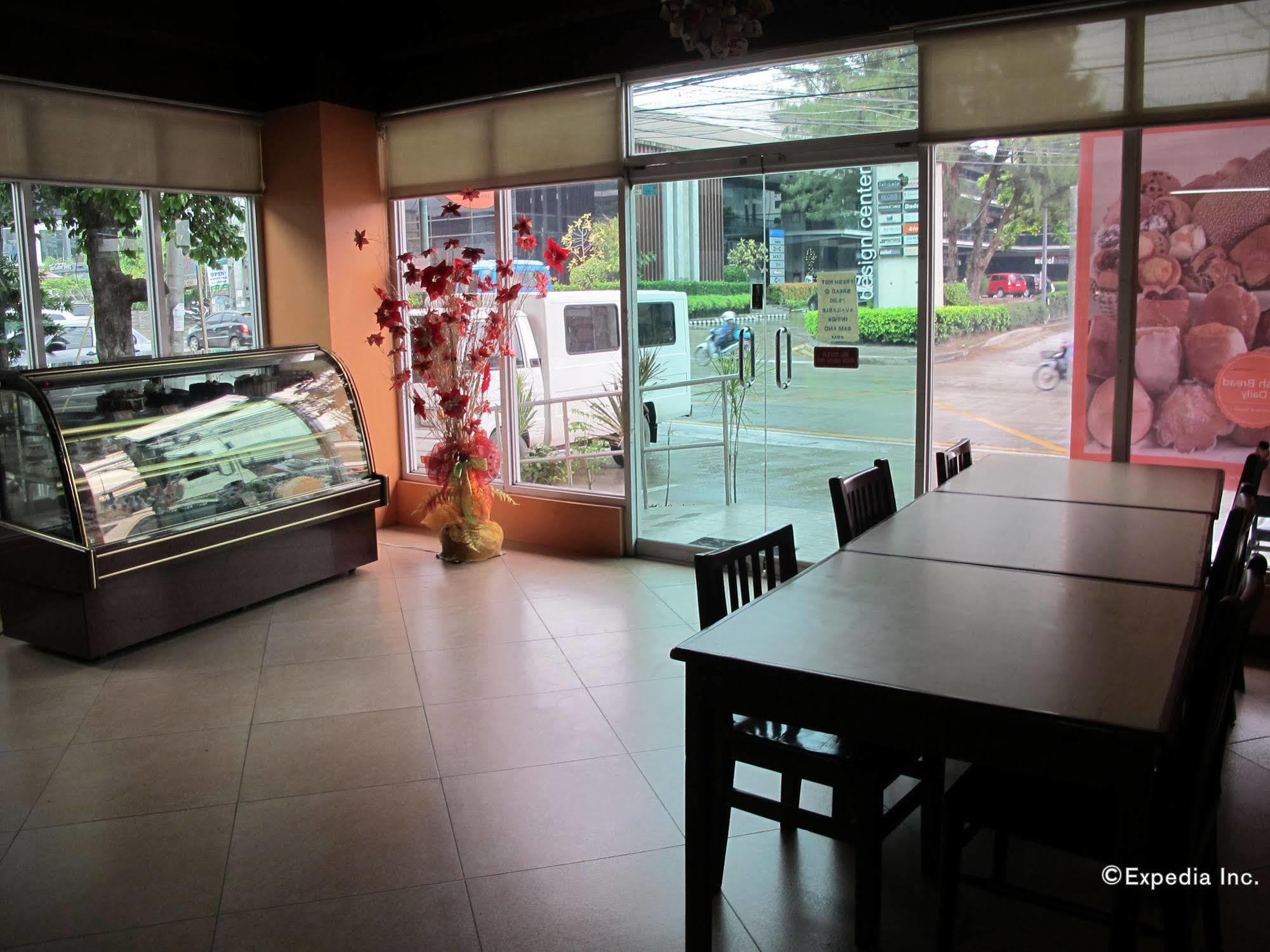 Oftana Suites Mandaue City Eksteriør bilde