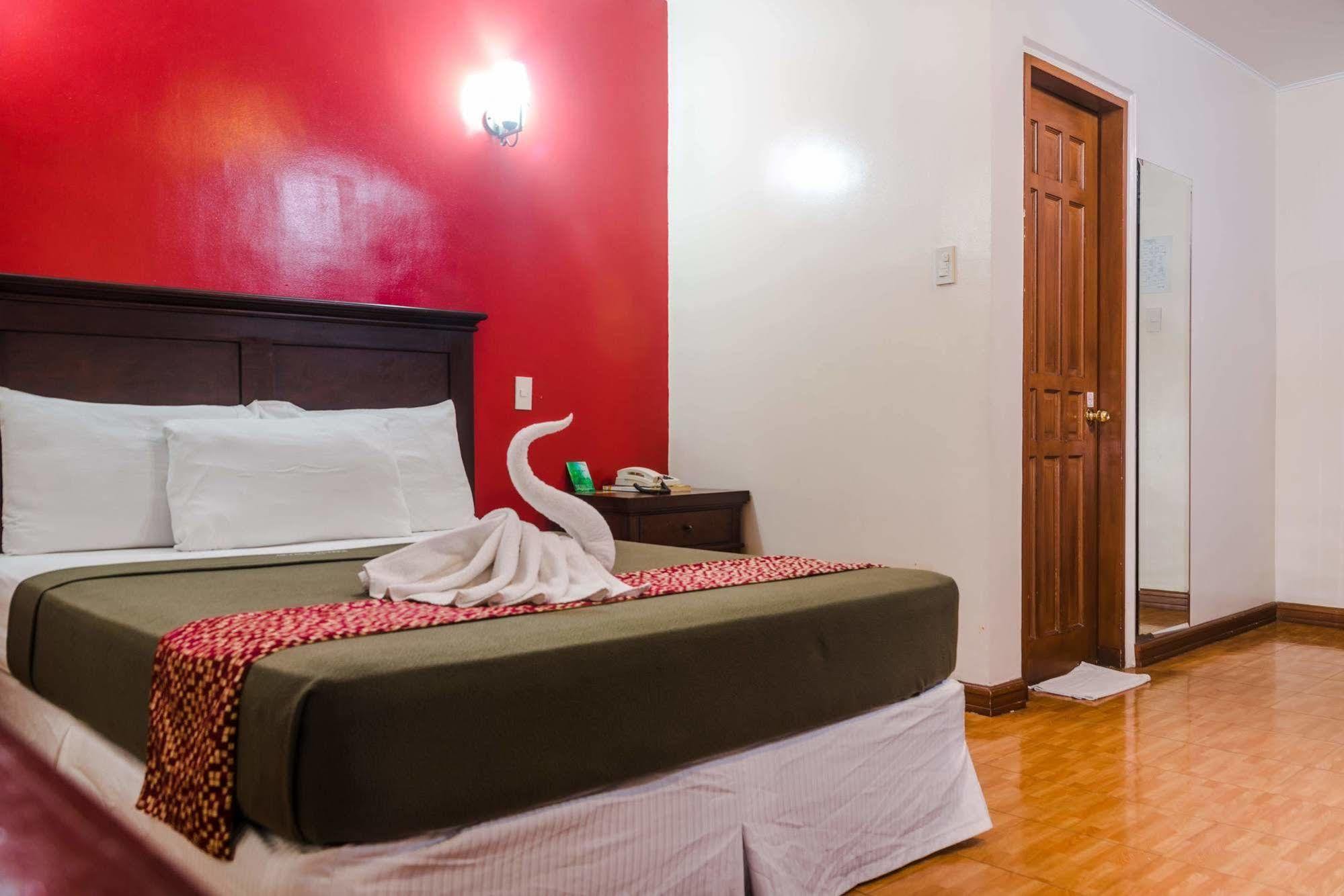 Oftana Suites Mandaue City Eksteriør bilde